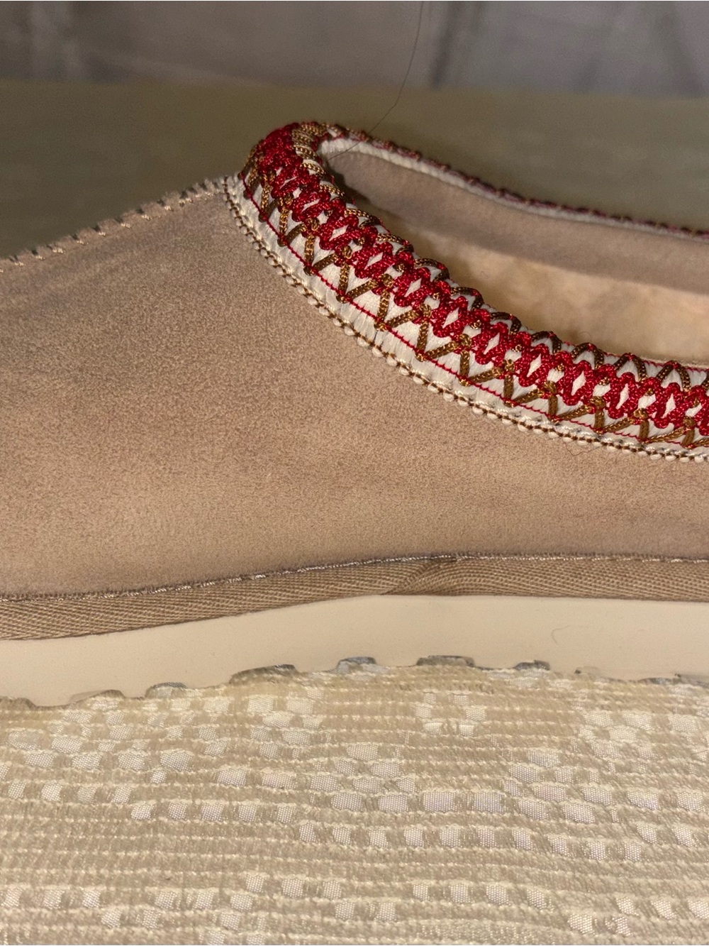 UGG Women's Chestnut Suede Mule Slippers with Red Trim Size 7 BRAND NEW - Picture 12 of 14